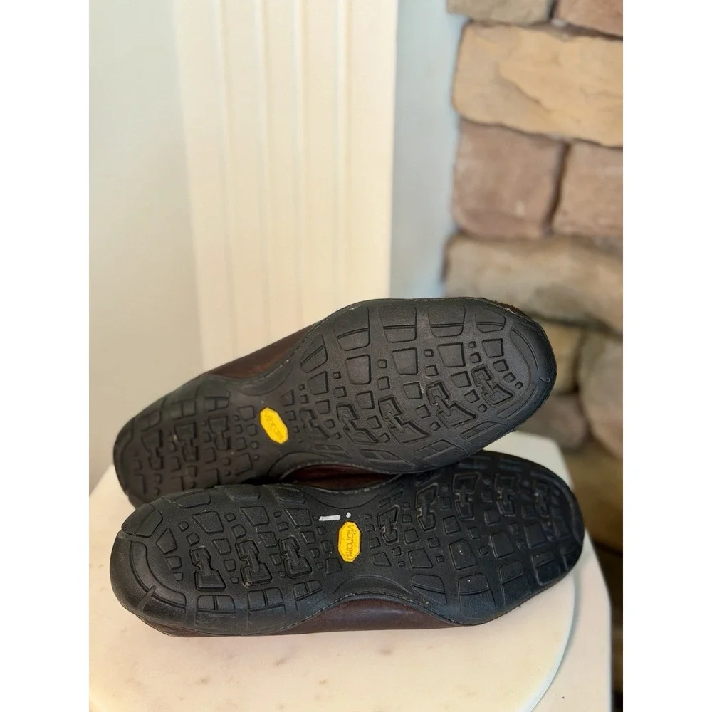 LL Bean Leather Driving Mocs Loafers Womens 9M Vibram Sole Brown Pebbled Leather